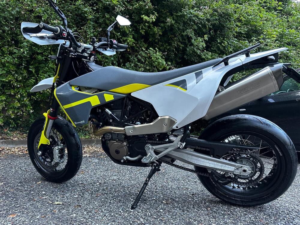 Husqvarna 701 Supermoto (2022)