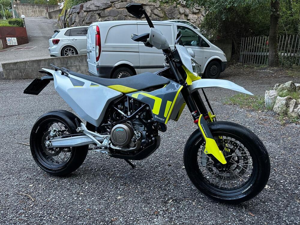 Husqvarna 701 Supermoto (2022) (4)