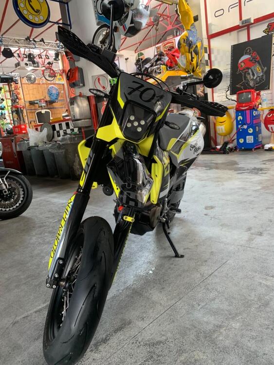 Husqvarna 701 Supermoto (2022) (2)