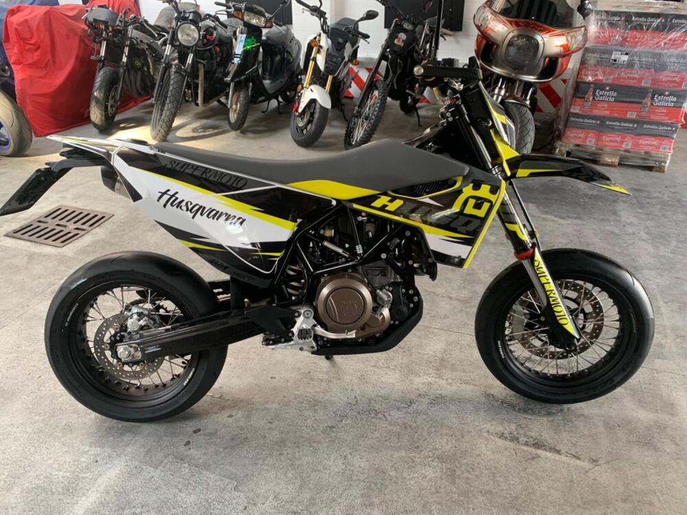 Husqvarna 701 Supermoto (2022) (4)