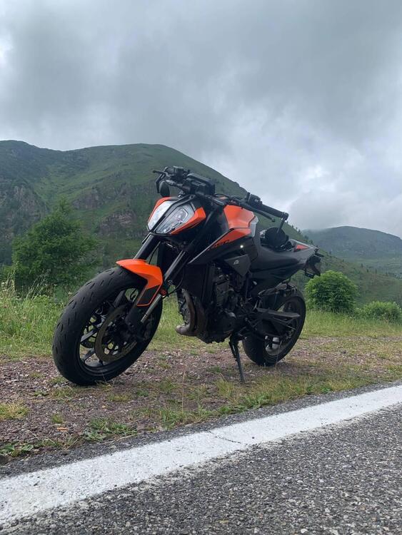 KTM 890 Duke L (2021)