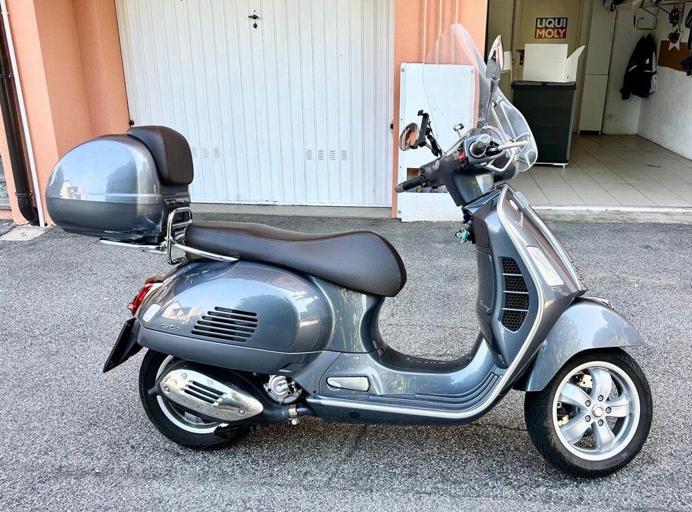 Vespa GTS 300 Hpe Touring (2019) (3)