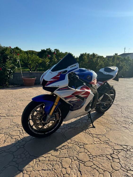 Honda CBR 1000 RR-R Fireblade SP 30th Anniversary (2022 - 23) (5)