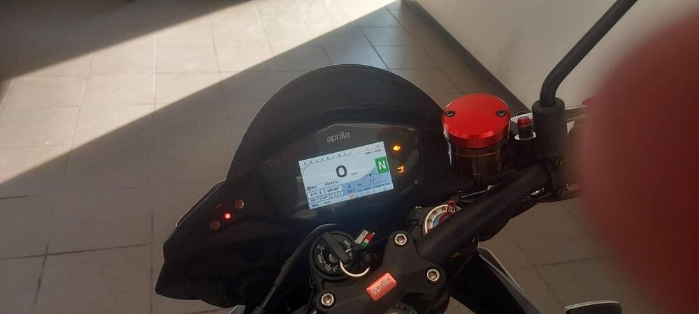 Aprilia Tuono 1100 V4 Factory (2017 - 18) (5)