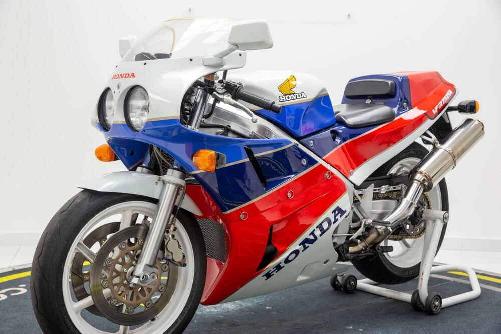 Honda VFR 750 R RC30 (3)