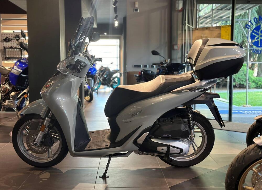 Honda SH 150i (2020 - 24) (2)