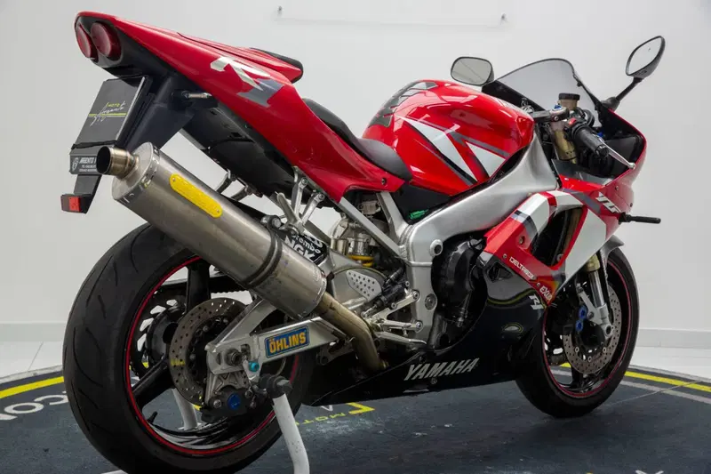Yamaha YZF R1 (2000 - 01) (4)