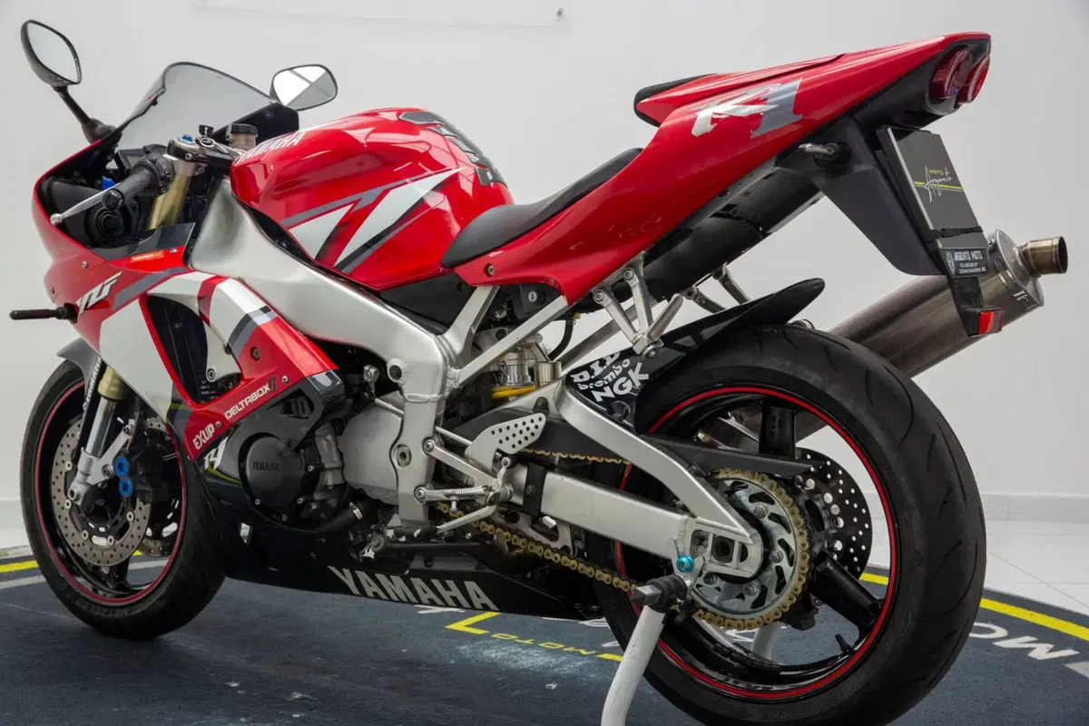 Yamaha YZF R1 (2000 - 01) (5)
