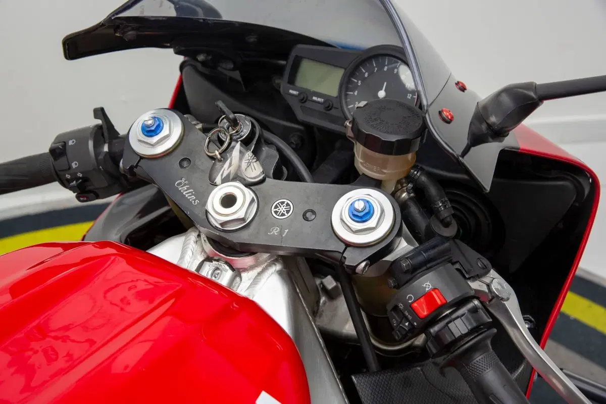 Yamaha YZF R1 (2000 - 01) (18)