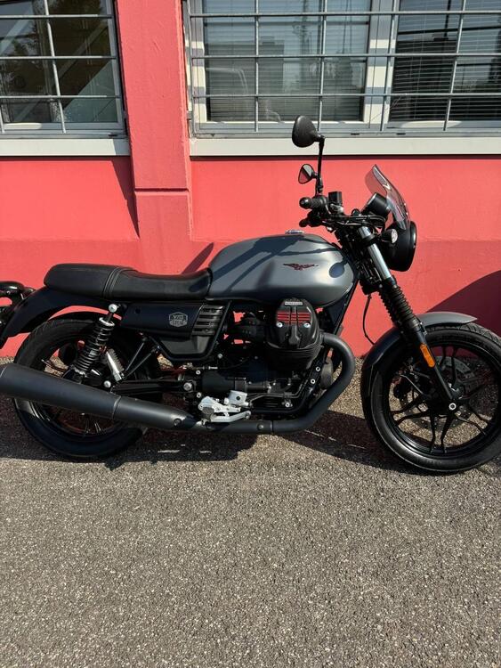 Moto Guzzi V7 III Stone (2017 - 20)