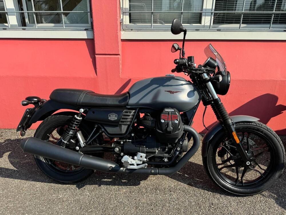 Moto Guzzi V7 III Stone (2017 - 20) (2)