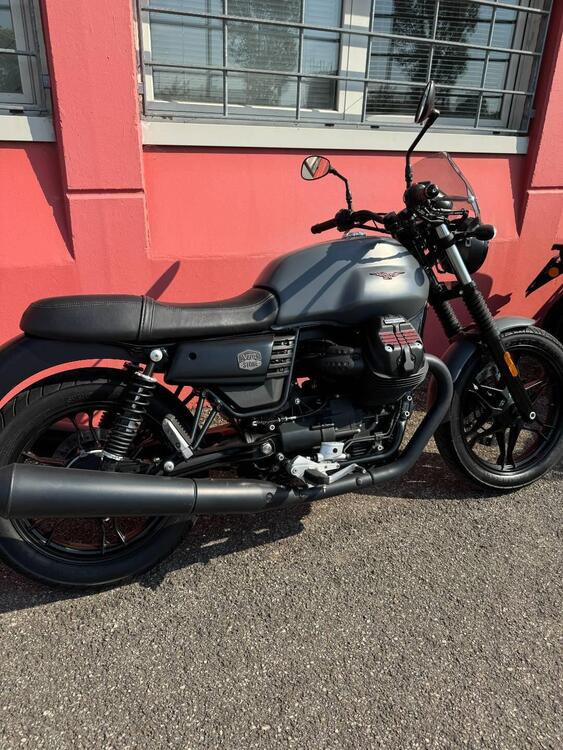 Moto Guzzi V7 III Stone (2017 - 20) (3)