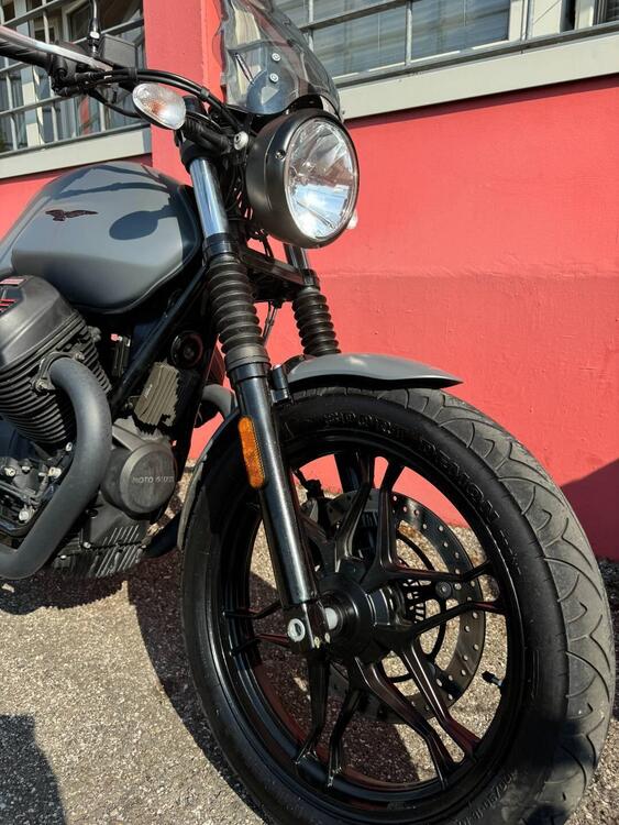 Moto Guzzi V7 III Stone (2017 - 20) (4)