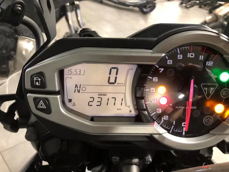 Triumph Tiger 800 XR (2015 - 17) (3)
