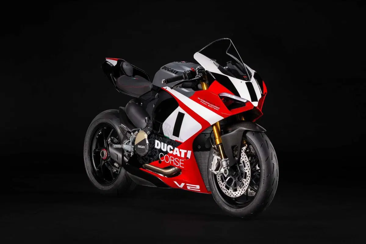 Ducati Panigale V2 Superquadro Final Edition, in Edizione limitata [VIDEO]