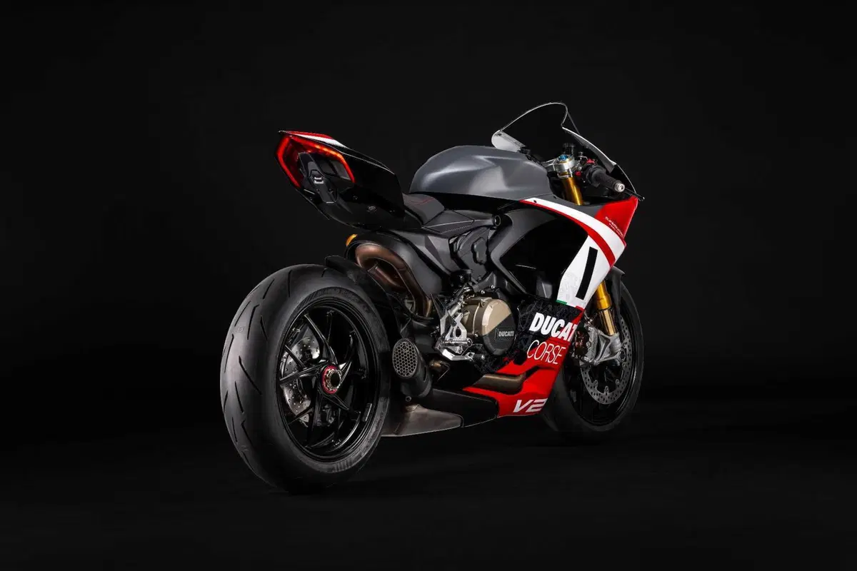 Ducati Panigale V2 Superquadro Final Edition, in Edizione limitata [VIDEO] (5)