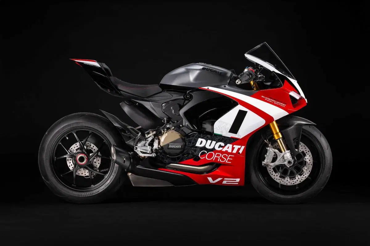 Ducati Panigale V2 Superquadro Final Edition, in Edizione limitata [VIDEO] (7)