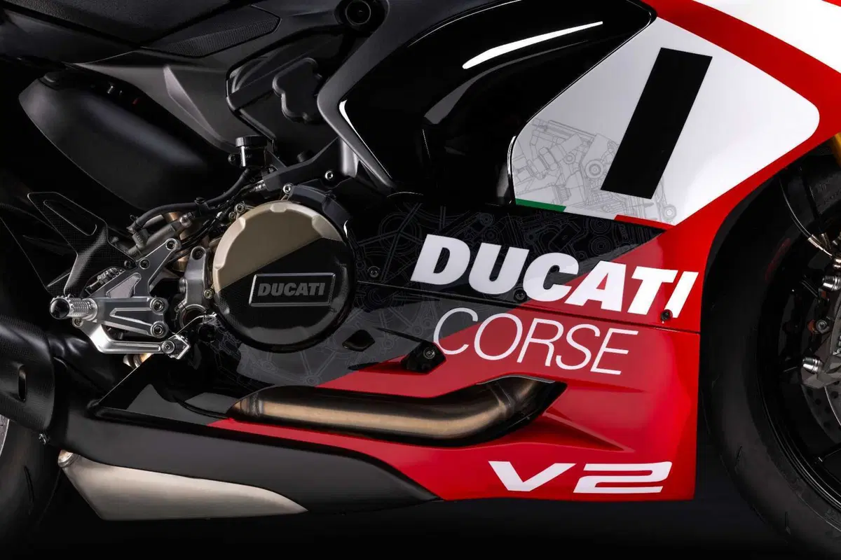 Ducati Panigale V2 Superquadro Final Edition, in Edizione limitata [VIDEO] (2)