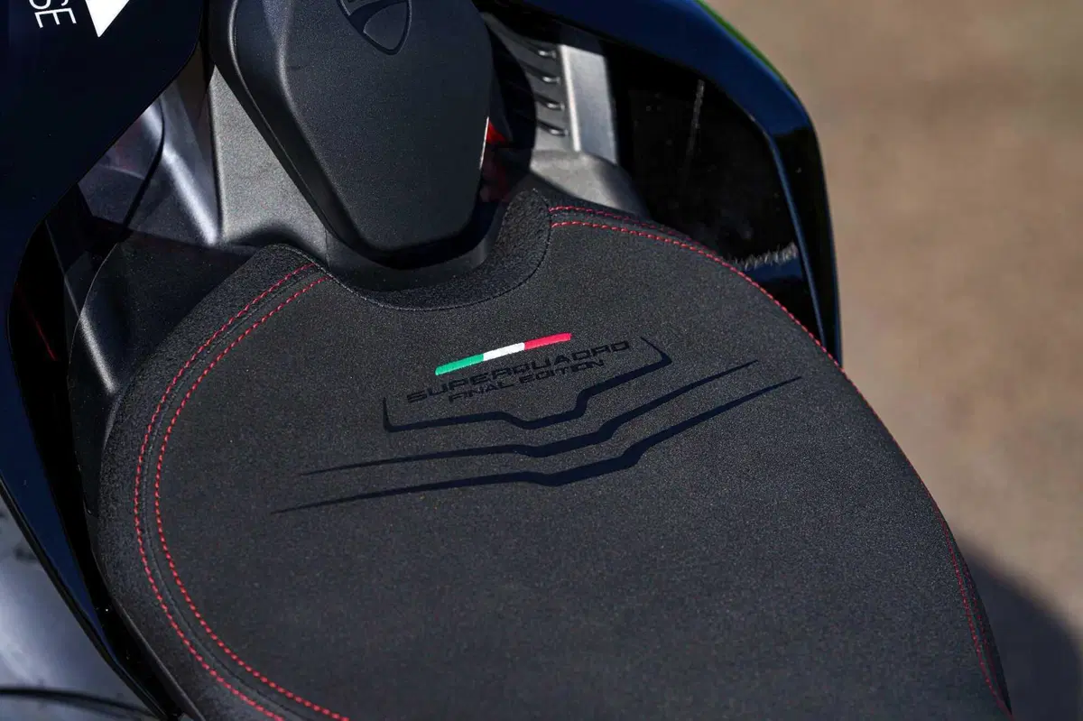Ducati Panigale V2 Superquadro Final Edition, in Edizione limitata [VIDEO] (8)