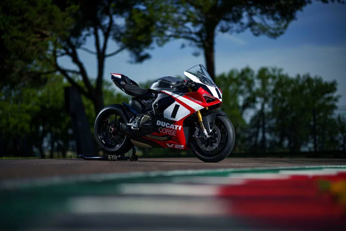 Ducati Panigale V2 Superquadro Final Edition, in Edizione limitata [VIDEO] (4)