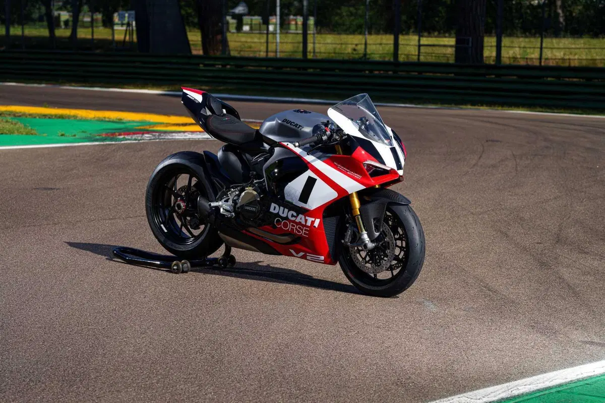 Ducati Panigale V2 Superquadro Final Edition, in Edizione limitata [VIDEO] (6)