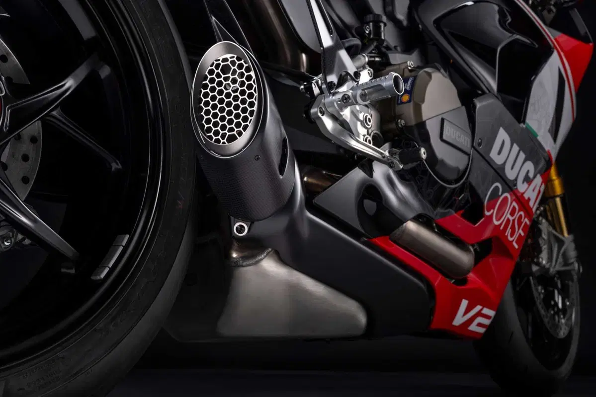 Ducati Panigale V2 Superquadro Final Edition, in Edizione limitata [VIDEO] (10)