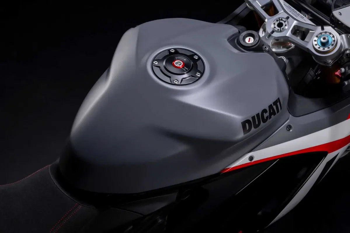 Ducati Panigale V2 Superquadro Final Edition, in Edizione limitata [VIDEO] (11)