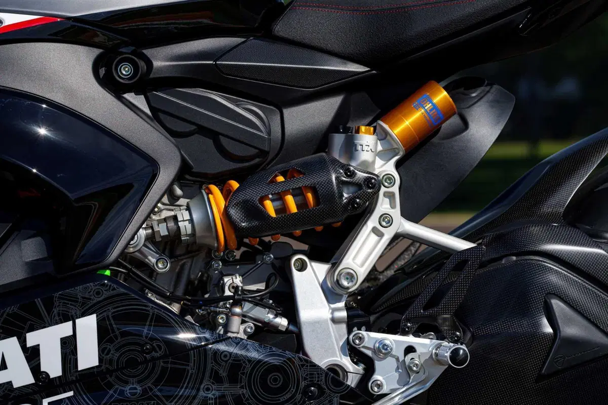 Ducati Panigale V2 Superquadro Final Edition, in Edizione limitata [VIDEO] (13)