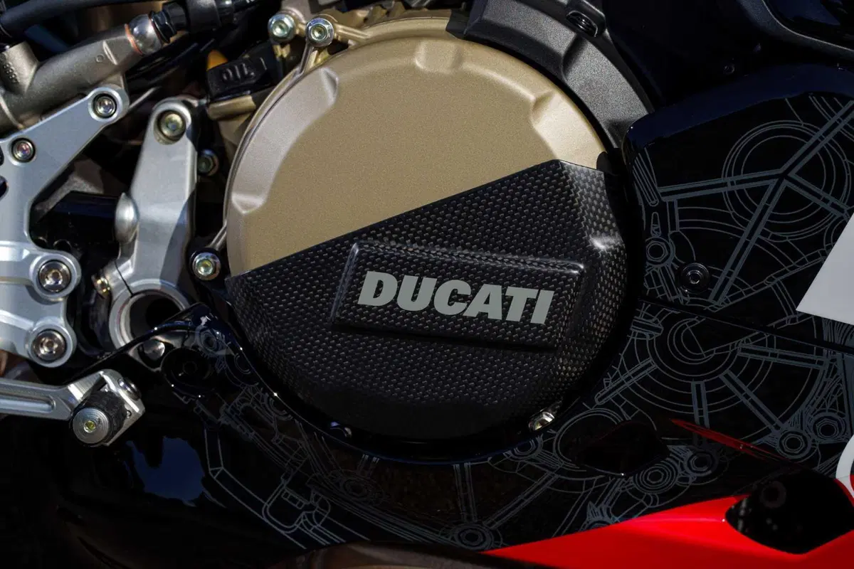 Ducati Panigale V2 Superquadro Final Edition, in Edizione limitata [VIDEO] (14)