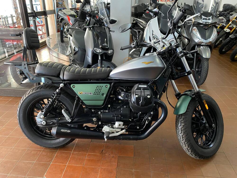 Moto Guzzi V9 Bobber Centenario (2021 - 22) (4)