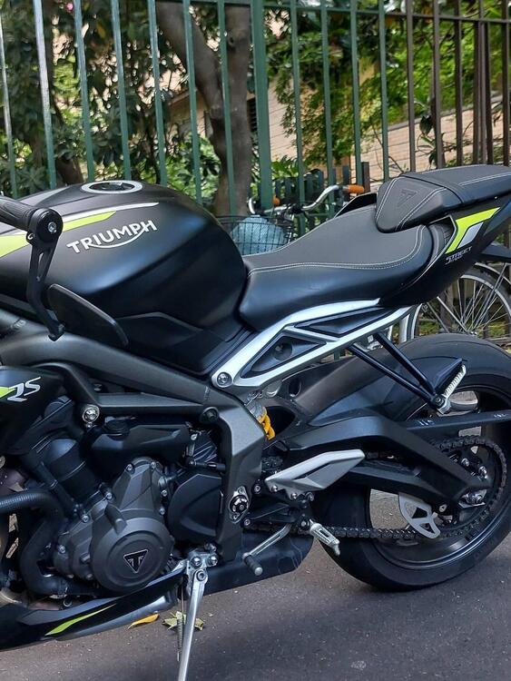 Triumph Street Triple RS (2020 - 22) (2)