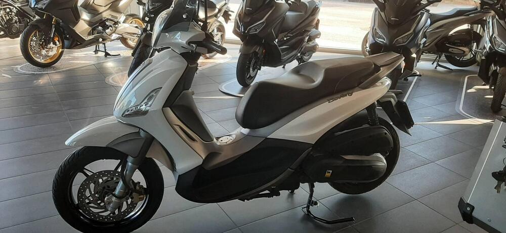 Piaggio Beverly 350 SportTouring ie ABS (2011 - 17) (2)