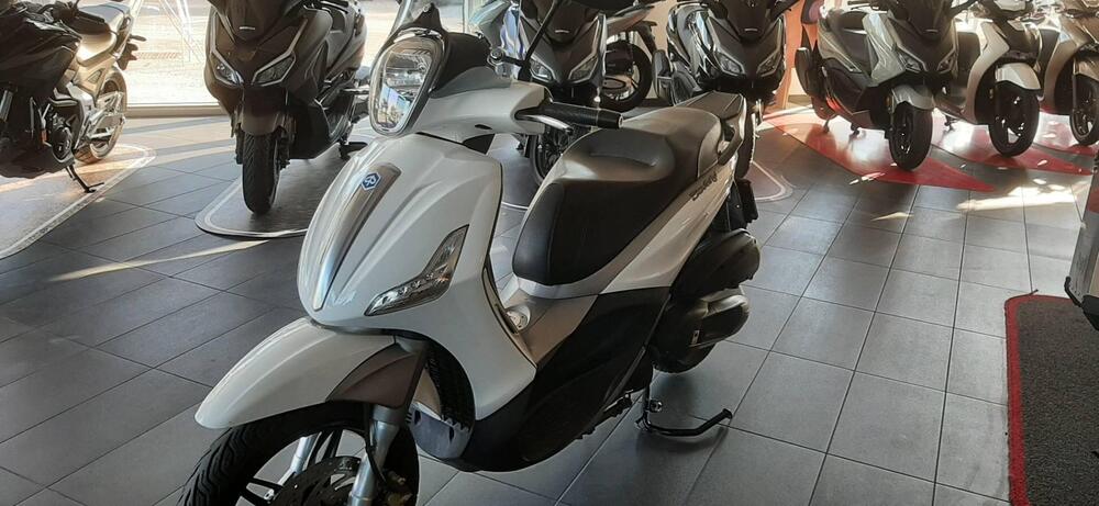 Piaggio Beverly 350 SportTouring ie ABS (2011 - 17) (3)