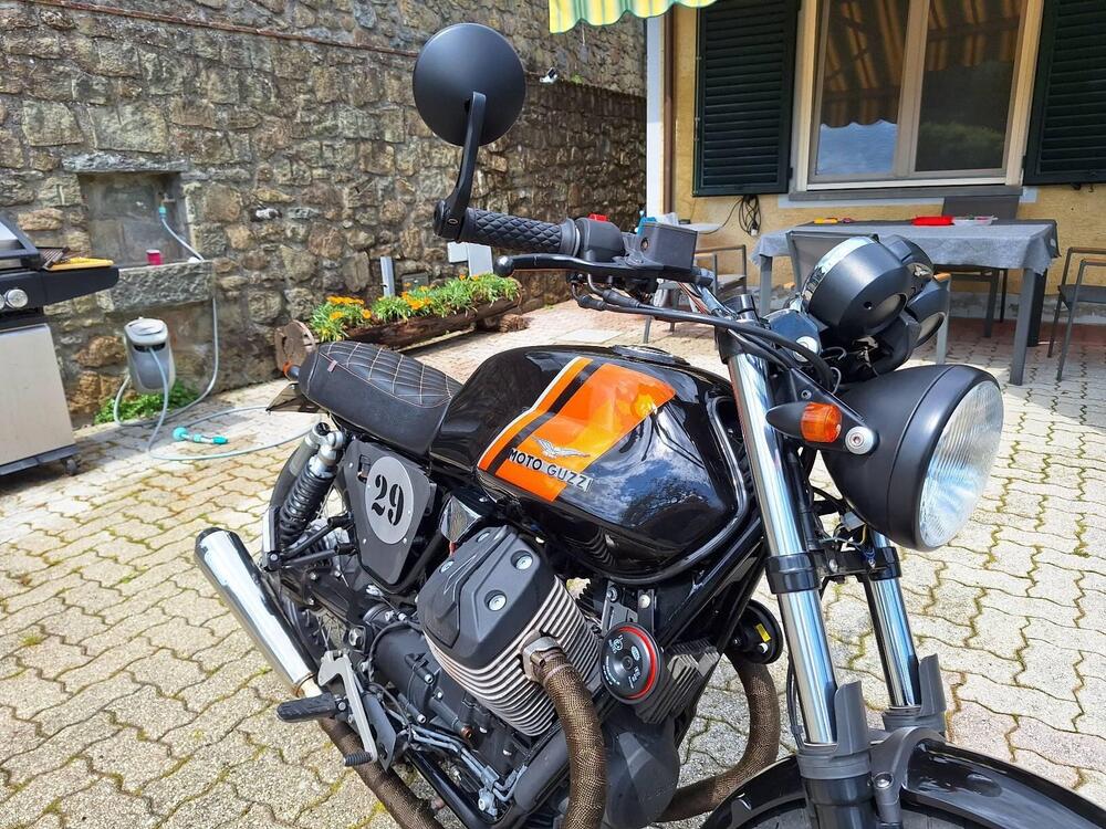 Moto Guzzi V7 II Special (2015 - 17) (3)