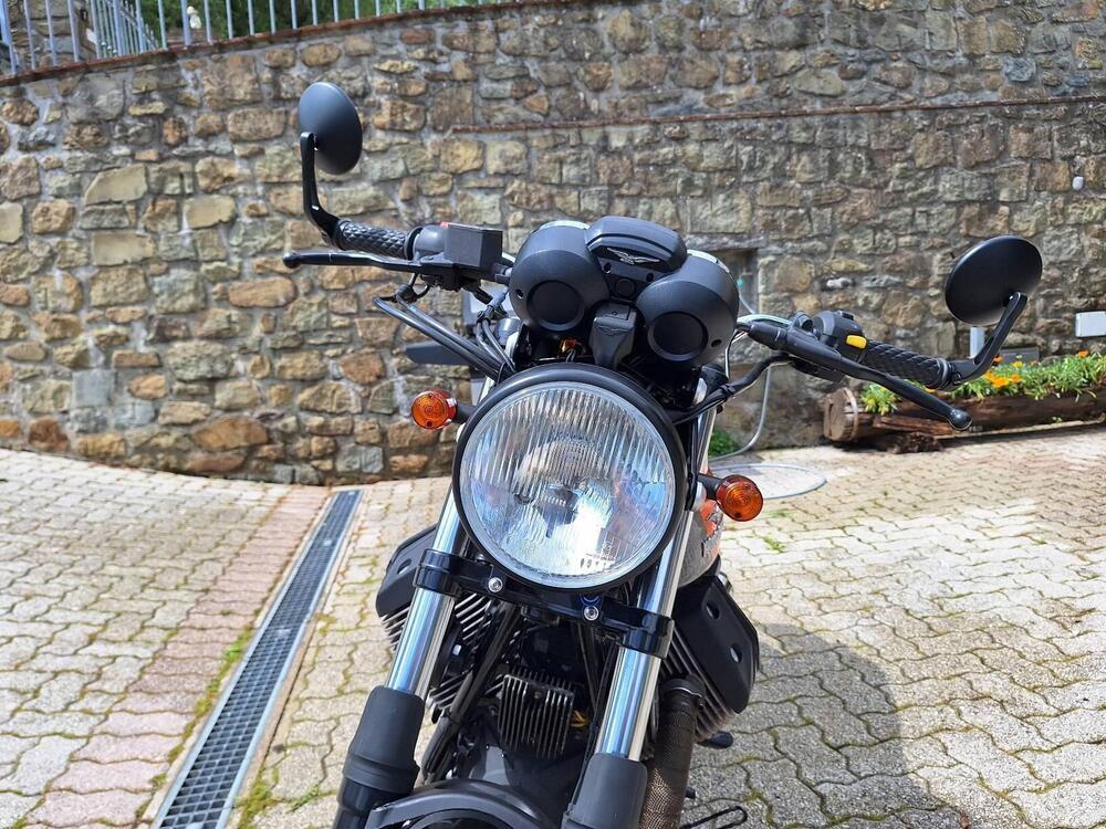 Moto Guzzi V7 II Special (2015 - 17) (4)