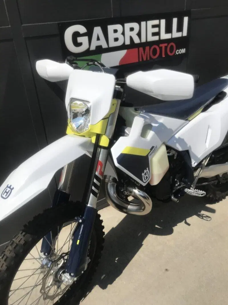 Husqvarna TE 300 (2025) (2)