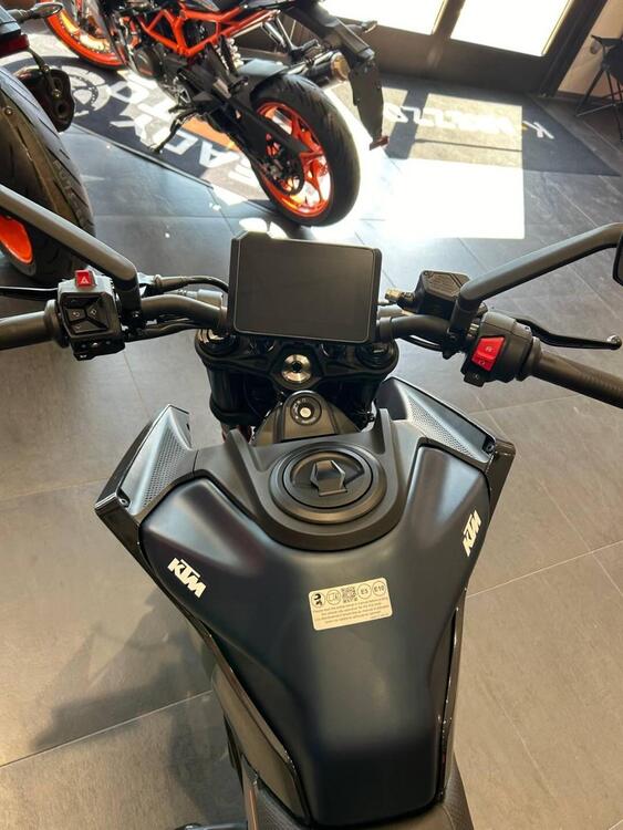 KTM 125 Duke (2024 - 25) (4)