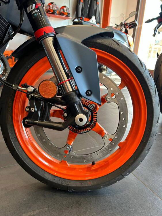 KTM 125 Duke (2024) (5)