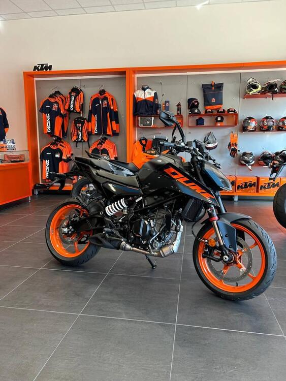 KTM 125 Duke (2024)