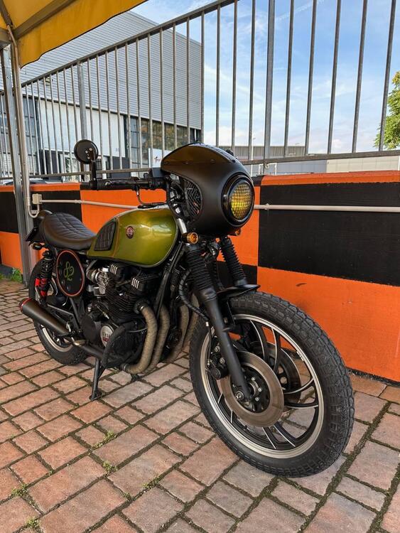 Yamaha XJ 550 CAFE' RACER (2)