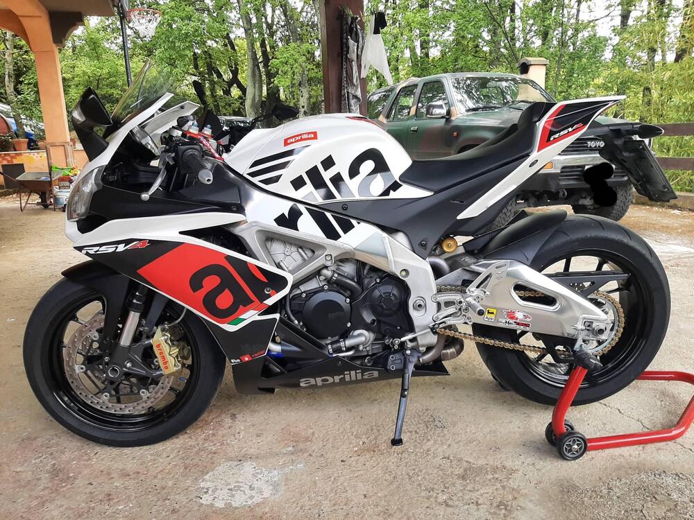 Aprilia RSV4 R (2009 - 12) (2)