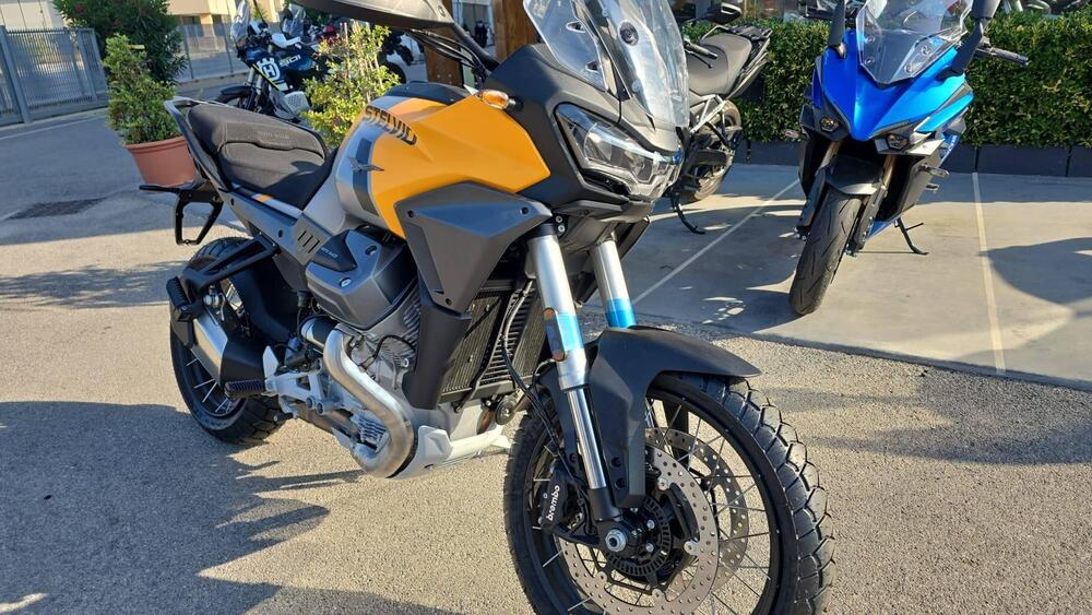 Moto Guzzi Stelvio (2024) (2)