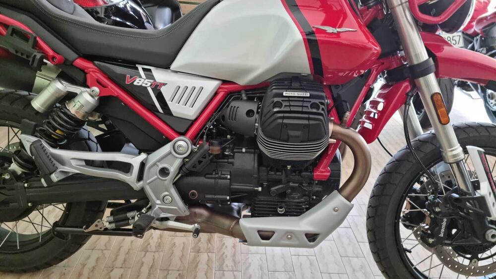 Moto Guzzi V85 TT (2021 - 23) (2)