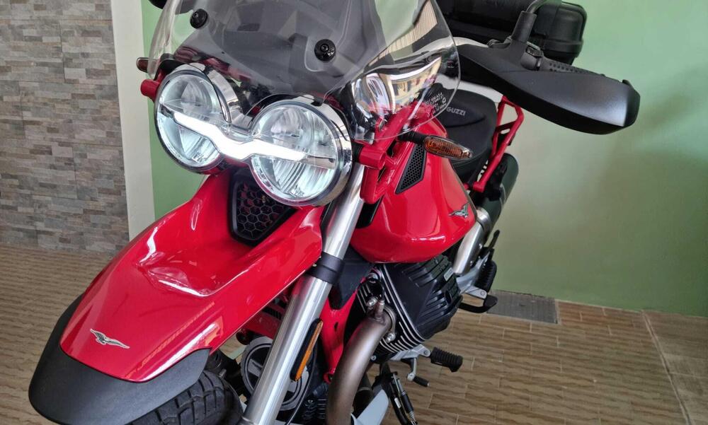 Moto Guzzi V85 TT (2021 - 23) (4)