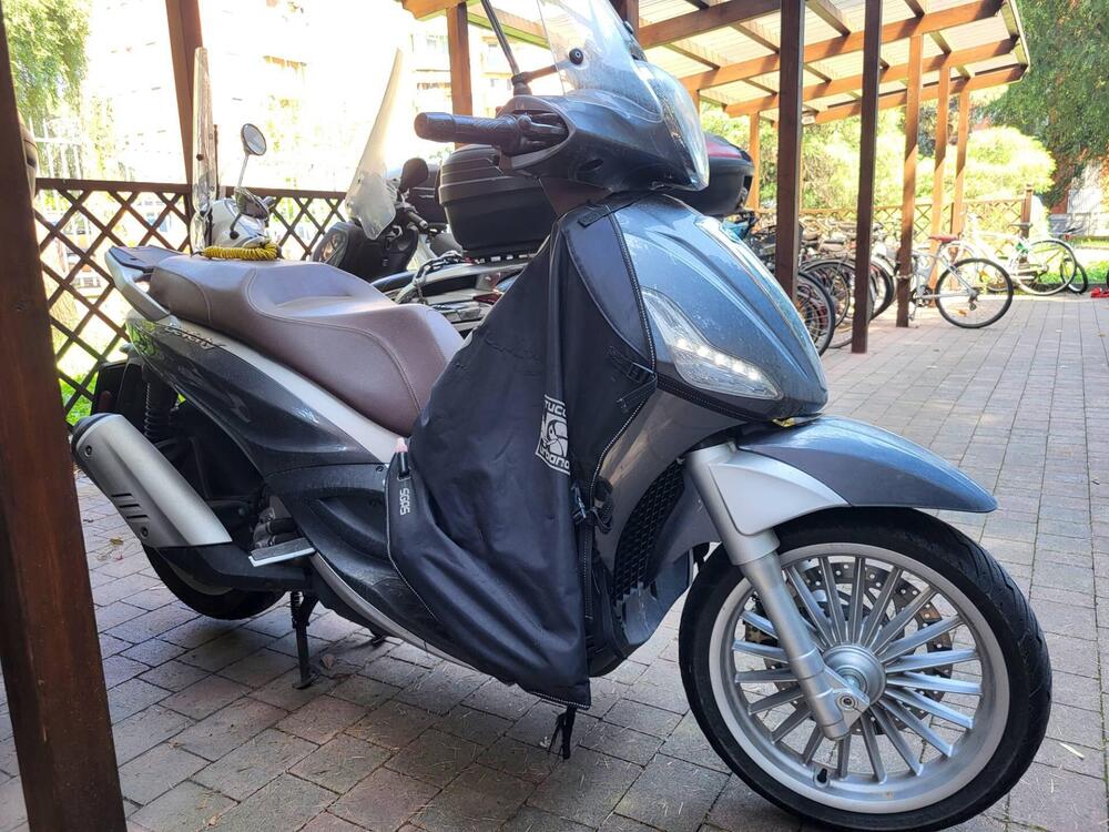 Piaggio Beverly 300 i.e. ABS-ASR (2016 - 20) (3)