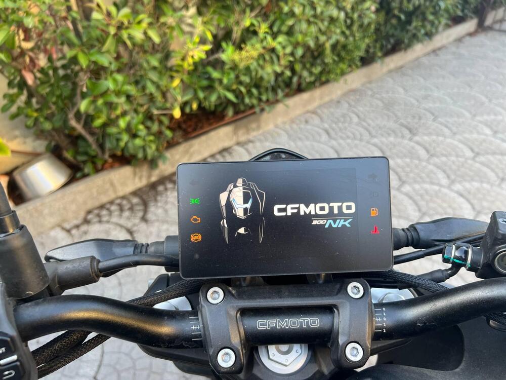 CFMOTO 300NK (2021 - 24) (5)