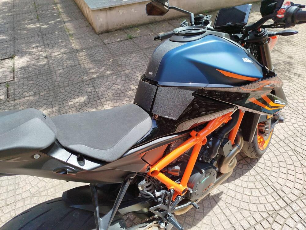 KTM 1290 Super Duke R (2022 - 23) (4)