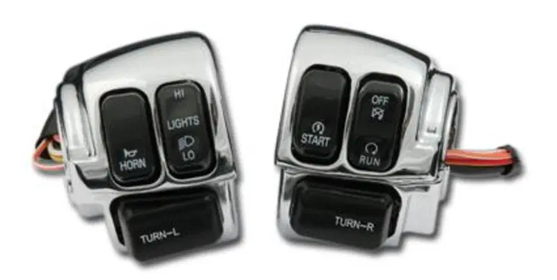 Interruttori neri con scatole cromate per vari mod 