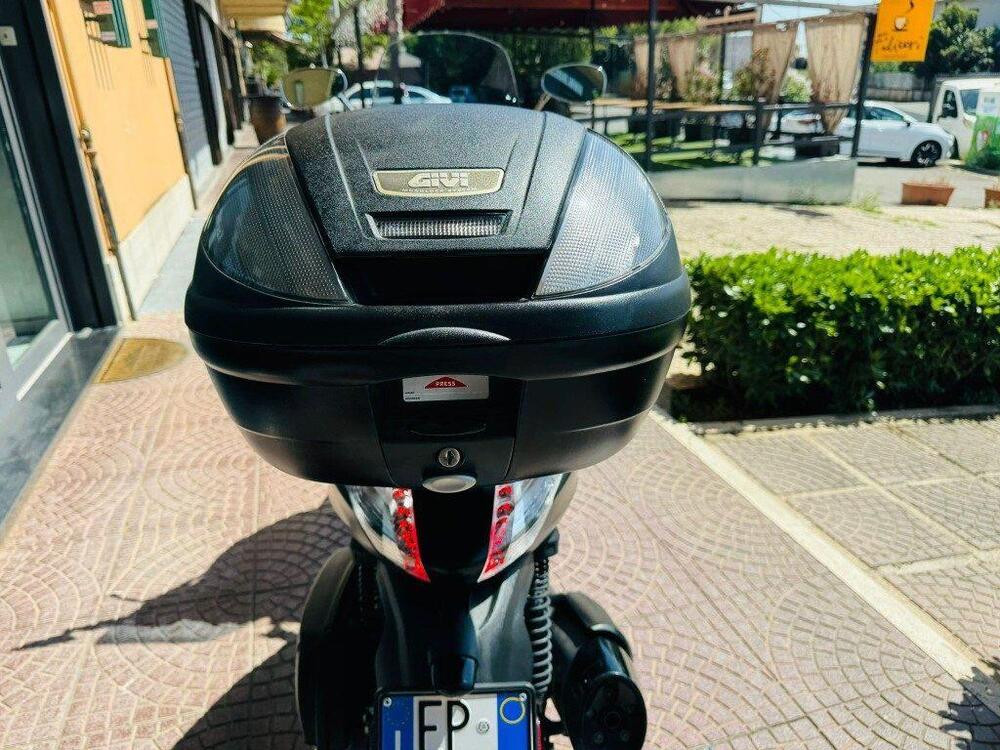 Piaggio Beverly 350 Police ABS-ASR (2018 - 20) (5)