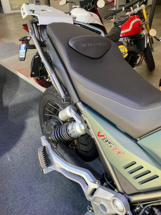 Moto Guzzi V85 TT (2021 - 23) (2)